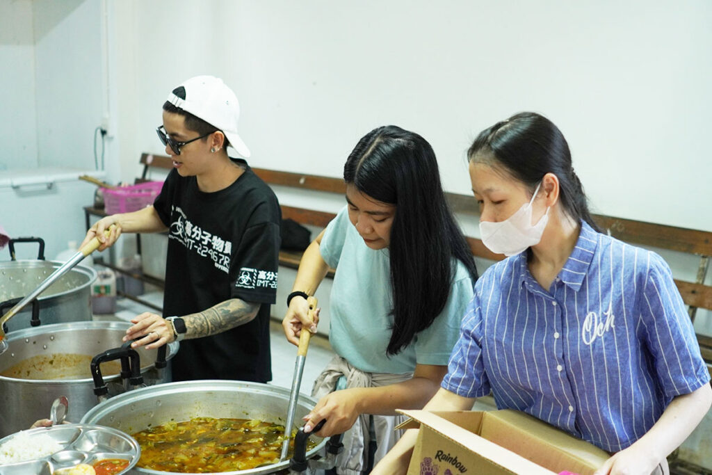 บลูมอคค่า ร่วมเลี้ยงข้าวเด็กกำพร้า เด็กด้อยโอกาส ณ วัดดอนจั่น เชียงใหม่